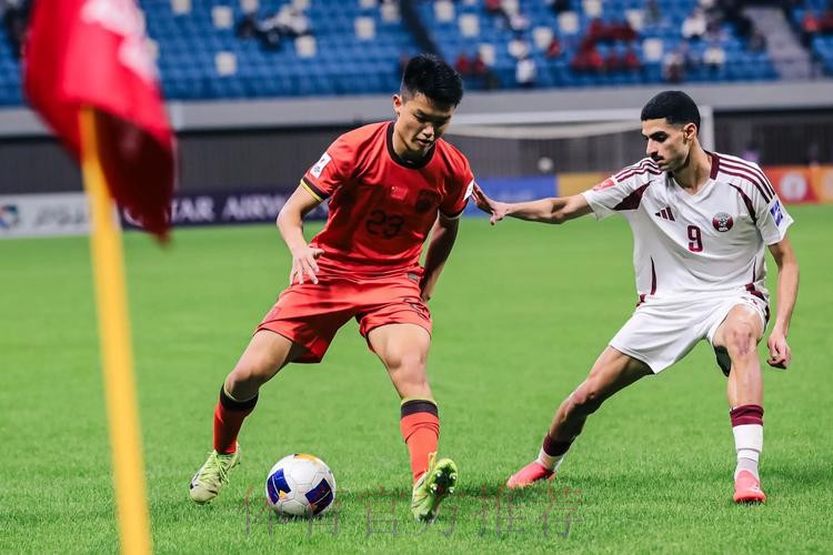 右后卫告急！杨希因两黄无缘对泰国，鲍世蒙首轮因伤离场